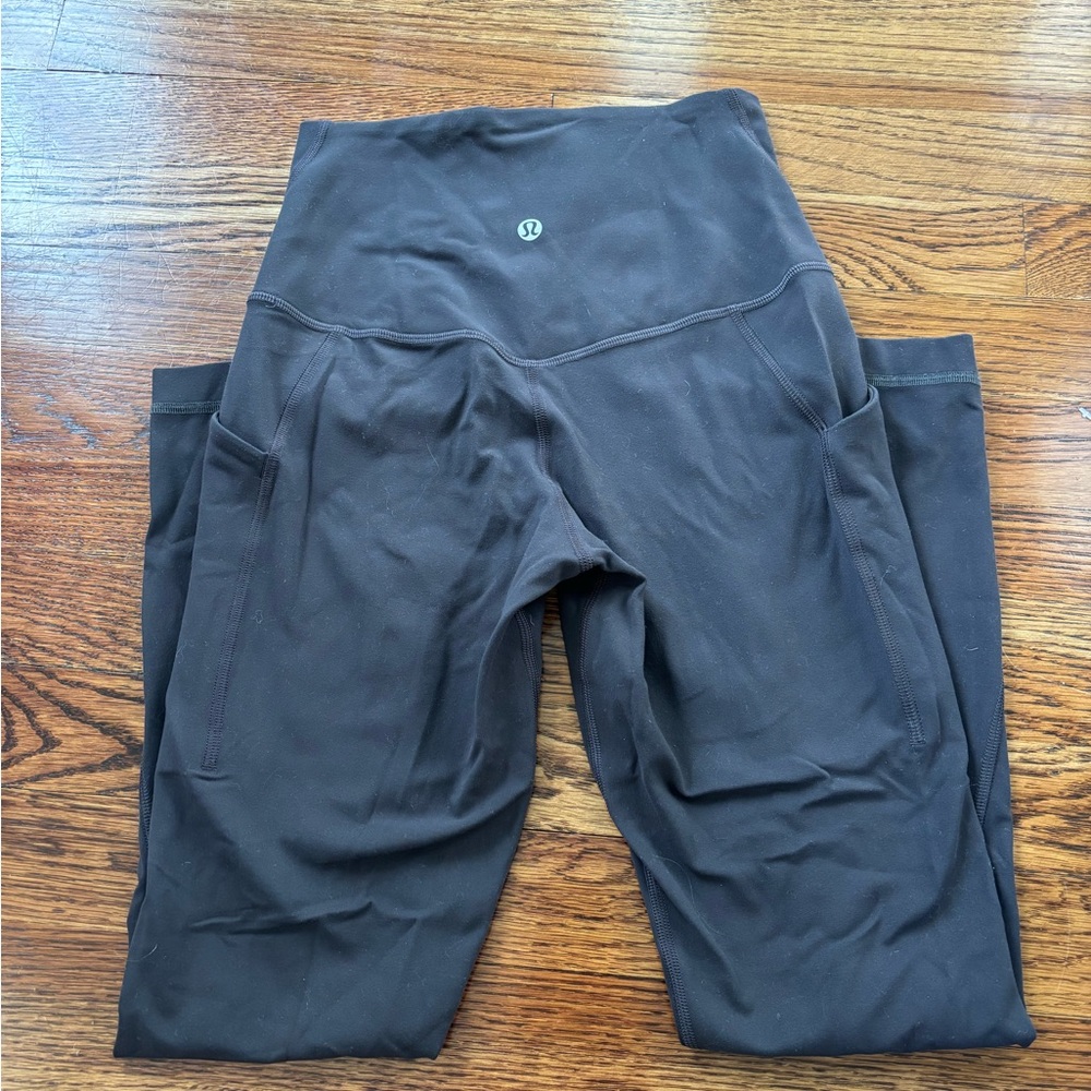 Lululemon align with pockets size 4  Leggings, great condition!